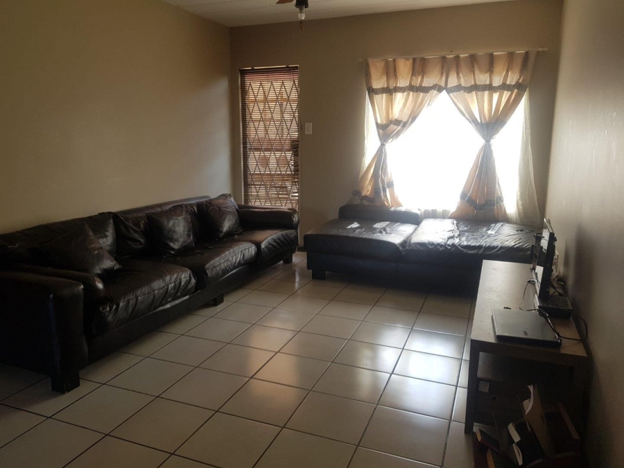 2 Bedroom Property for Sale in Kannoniers Park North West